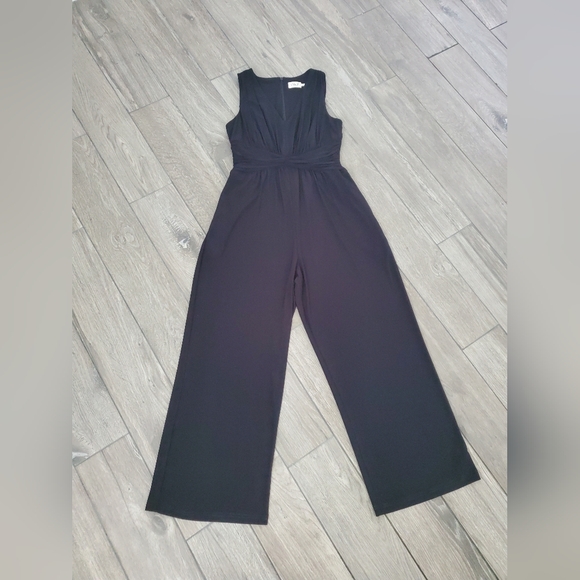 Eliza J Pants - Eliza J polyester blend stretch black V-neck sleeveless wide leg jumpsuit size M